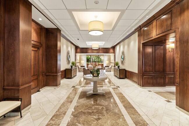 property at 2 Hawthorne Pl
