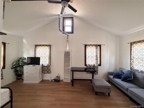 1 Royal Acres Dr in Middletown, NY - Building Photo - Building Photo