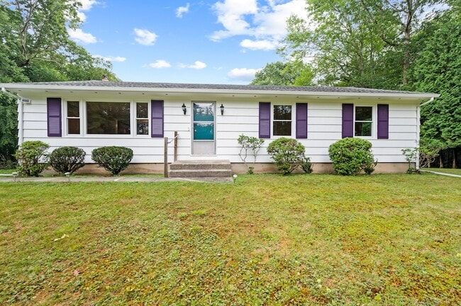 653 Deep River Rd in Colchester, CT - Building Photo - Building Photo