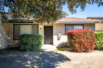 Hampton Way Apartments in Fresno, CA - Foto de edificio - Building Photo