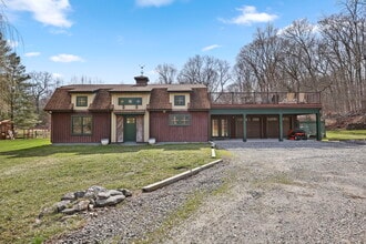 39 Hunting Ridge Rd in Greenwich, CT - Foto de edificio - Building Photo