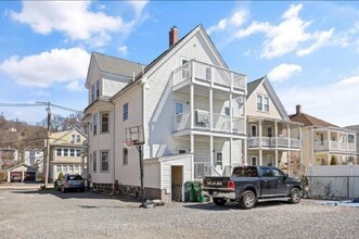13 Lambert St, Unit 13 Lambert St in Medford, MA - Foto de edificio - Building Photo