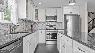 301 Holly Hill Ct in Warminster, PA - Building Photo - Building Photo