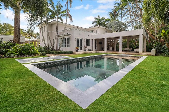 1101 N Greenway Dr in Coral Gables, FL - Building Photo - Building Photo