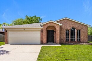 948 Fenway Ln in Saginaw, TX - Building Photo