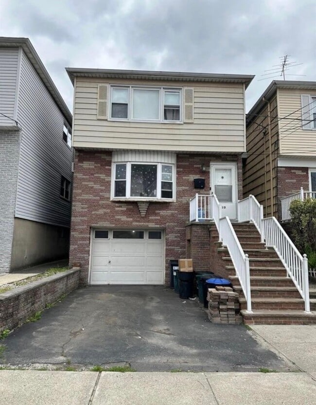 property at 10 E 10th St