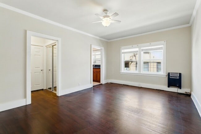 323 W 4th St in Long Beach, CA - Building Photo - Building Photo
