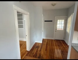 68 Willow Ave, Unit 1 in Somerville, MA - Building Photo