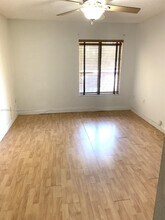 8075 SW 107th Ave in Miami, FL - Building Photo - Building Photo