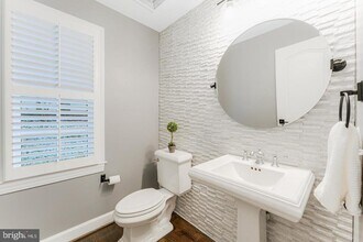 7814 Crownhurst Ct in McLean, VA - Building Photo - Building Photo