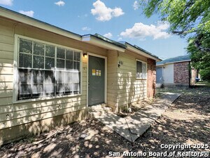 844 E Sunshine Dr in San Antonio, TX - Building Photo