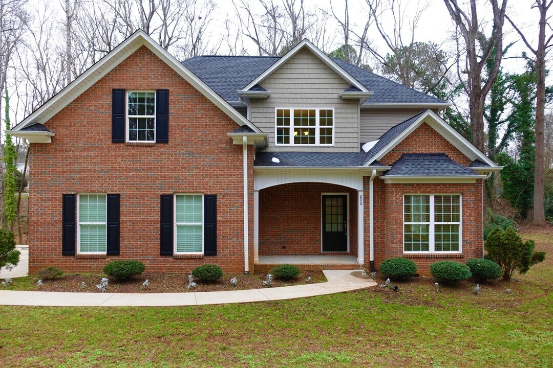 200 State Rd S-42-2591 in Roebuck, SC - Building Photo