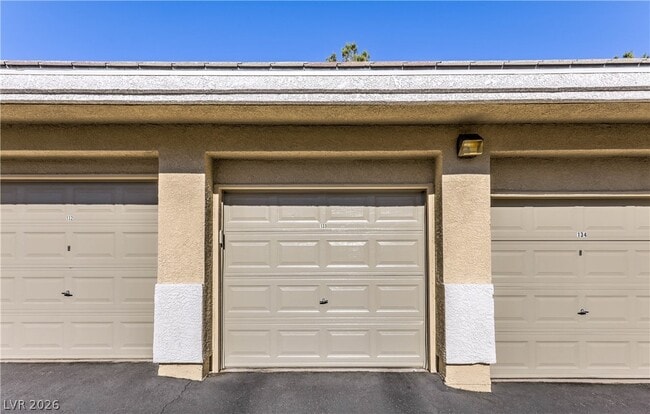 1001 Domnus Ln in Las Vegas, NV - Building Photo - Building Photo