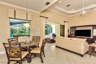 7755 Martino Cir in Naples, FL - Foto de edificio - Building Photo