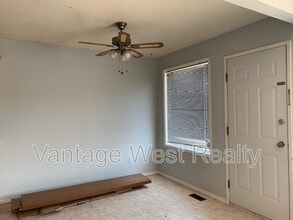 815 Thompson Rd in Kelowna, BC - Building Photo - Building Photo