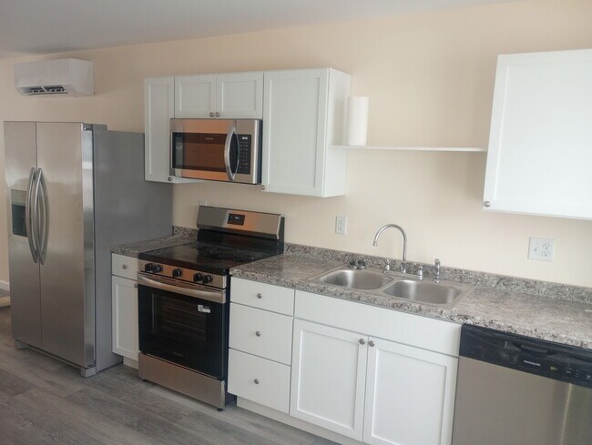 4 Boulder Dr, Unit B in Milford, ME - Building Photo - Building Photo