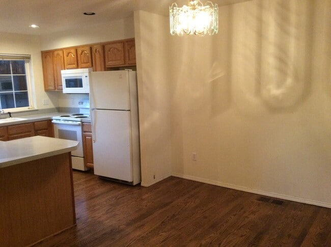 830 NE 71st Ave in Hillsboro, OR - Building Photo - Building Photo