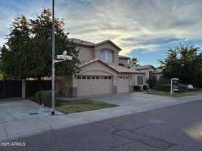 341 W Helena Dr in Phoenix, AZ - Building Photo - Building Photo