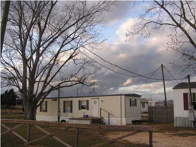 3316 Poarch Rd in Atmore, AL - Foto de edificio - Building Photo