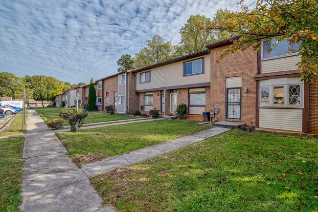 6533 Woodgreen Cir in Baltimore, MD - Foto de edificio - Building Photo