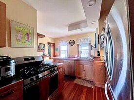33 Oakland Rd, Unit A in Brookline, MA - Building Photo
