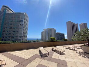 1778 Ala Moana Blvd, Unit 3217 in Honolulu, HI - Foto de edificio - Building Photo