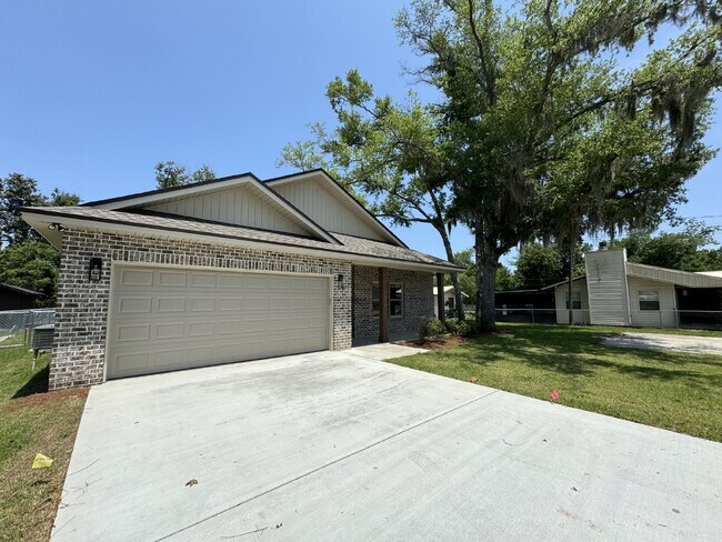 4573 Cedar St in Panama City, FL - Building Photo - Building Photo