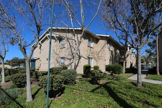 Jamacha Glen in Spring Valley, CA - Foto de edificio - Building Photo