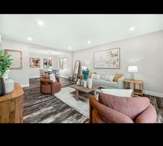 310 Tradewinds Dr, Unit 8 in San Jose, CA - Building Photo