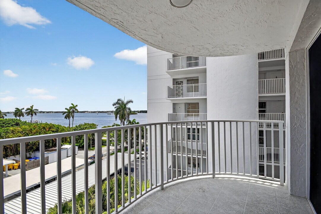 3901 S Flagler Dr in West Palm Beach, FL - Building Photo