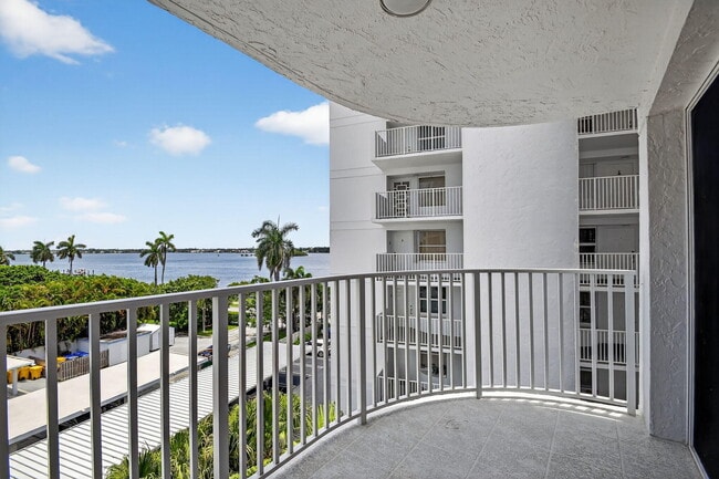 property at 3901 S Flagler Dr