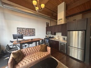 215 N Aberdeen St in Chicago, IL - Building Photo - Building Photo