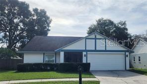 2075 Shadow Pine Dr in Brandon, FL - Building Photo