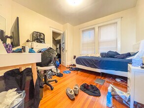 209 Chestnut Hill Ave, Unit 1 in Boston, MA - Foto de edificio - Building Photo