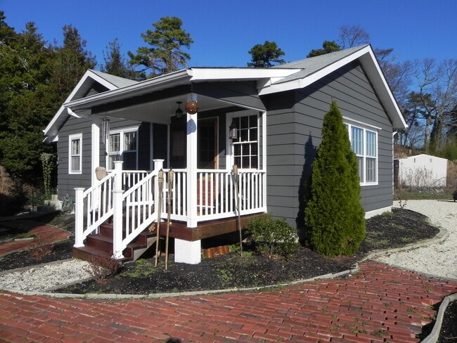 property at 124 S Beverly Dr