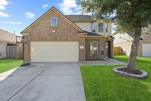 8311 Caraway Lake Cir in Baytown, TX - Building Photo