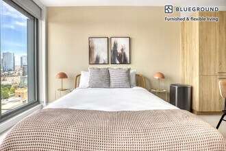 1035 W Van Buren St, Unit FL15-ID752 in Chicago, IL - Foto de edificio - Building Photo