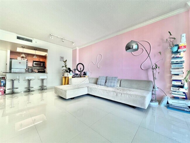 property at 2000 N Bayshore Dr