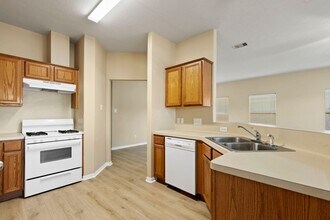 32202 Anne Ln in Pinehurst, TX - Building Photo - Building Photo