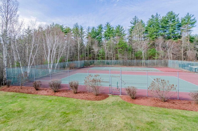 5 Timberwood Dr, Unit 207 in Goffstown, NH - Foto de edificio - Building Photo