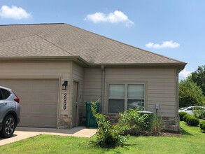 2009 S Dixieland Rd, Unit A in Rogers, AR - Building Photo - Building Photo