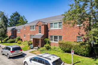 Sandy Crest Terrace Apartments in Portland, OR - Building Photo - Primary Photo