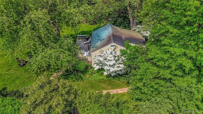 400 Town Creek Ln in Southold, NY - Building Photo - Building Photo