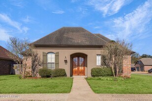 814 Flambant Dr in Broussard, LA - Building Photo