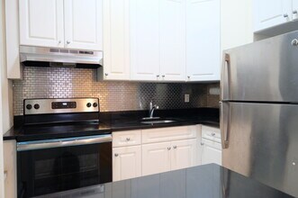 750 9th Ave in New York, NY - Building Photo - Building Photo