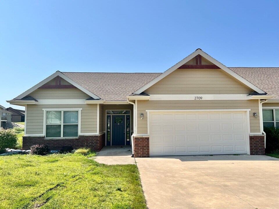 2709 Tobacco Rd in Manhattan, KS - Building Photo