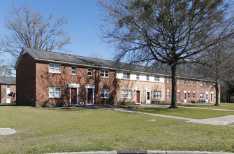 Quail Ridge Apartments in Washington, NC - Building Photo - Building Photo