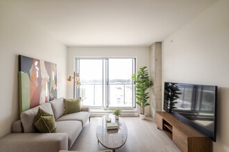 Mostra Centropolis in Laval, QC - Building Photo - Building Photo