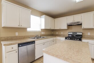 3914 Ridge Canyon Rd in Baytown, TX - Foto de edificio - Building Photo