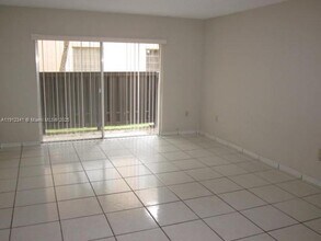 10804 N Kendall Dr in Miami, FL - Building Photo - Building Photo